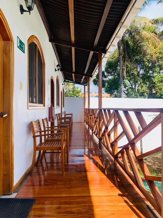 Hostal White House Galapagos Puerto Ayora  Eksteriør billede