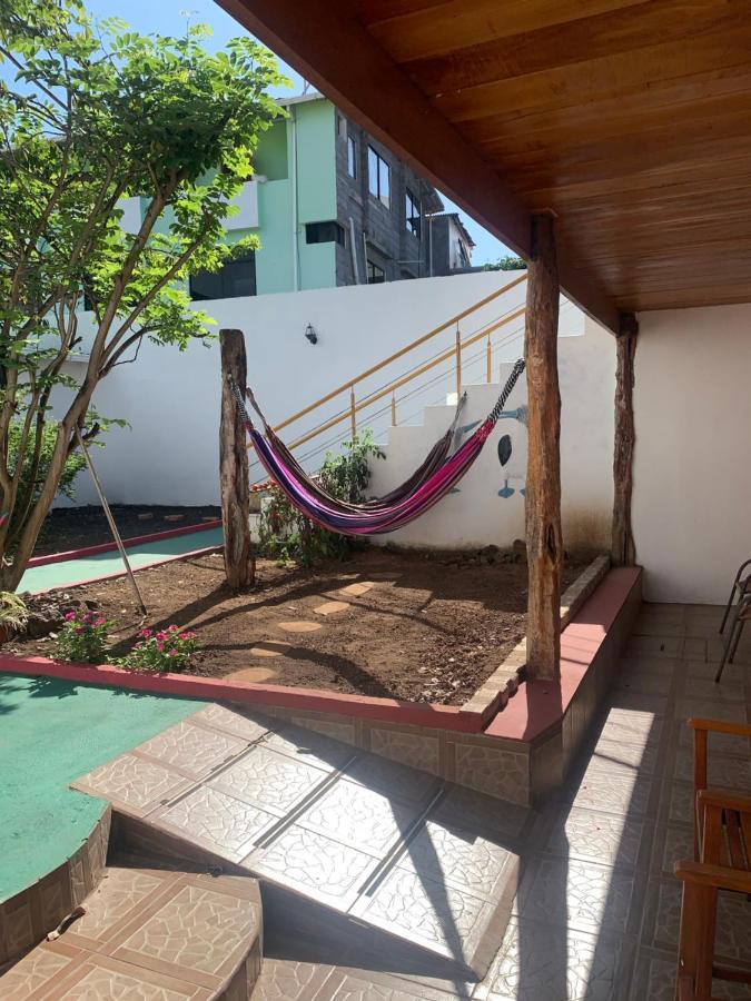 Hostal White House Galapagos Puerto Ayora  Eksteriør billede