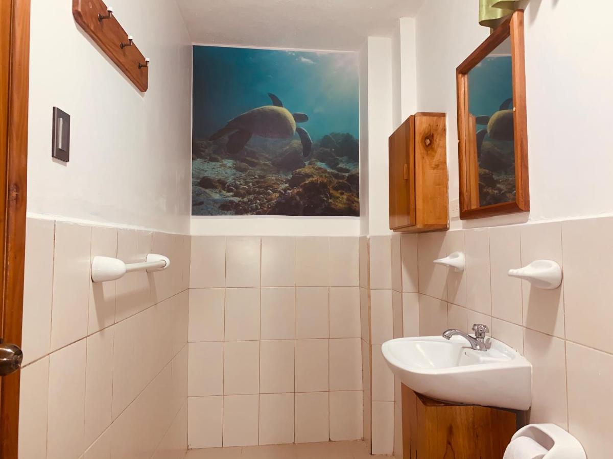 Hostal White House Galapagos Puerto Ayora  Eksteriør billede