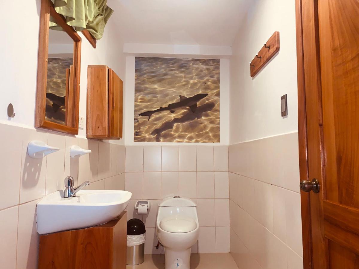 Hostal White House Galapagos Puerto Ayora  Eksteriør billede