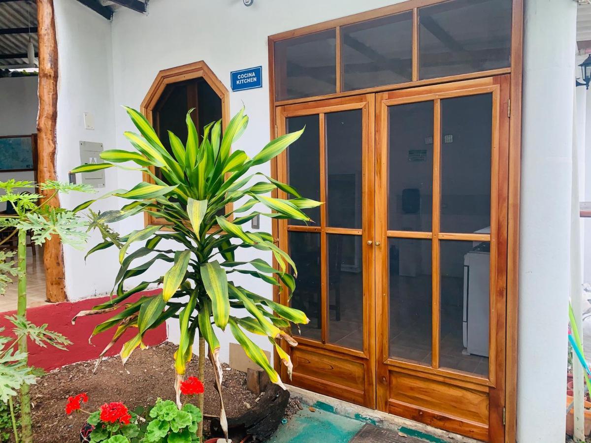 Hostal White House Galapagos Puerto Ayora  Eksteriør billede