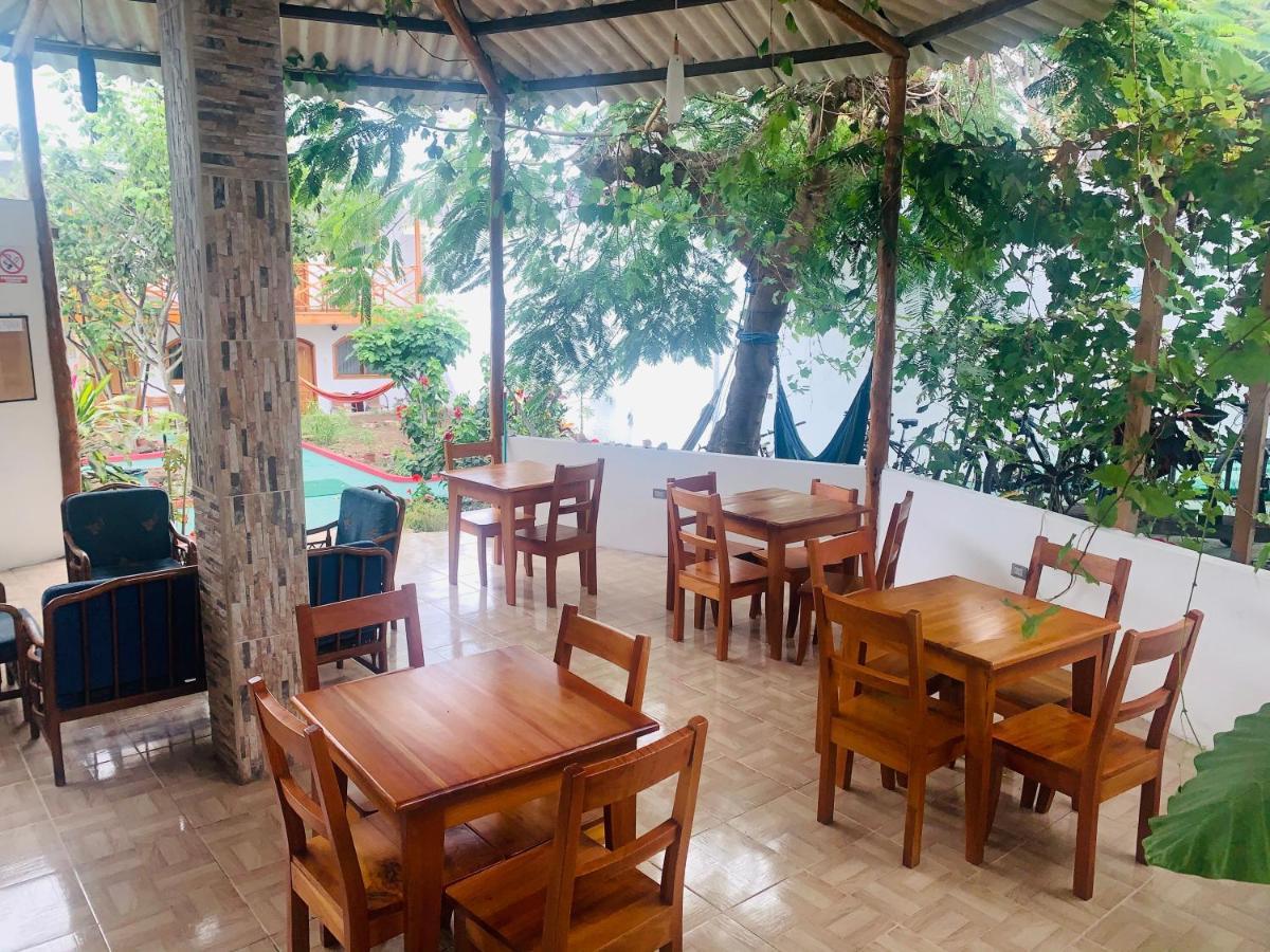 Hostal White House Galapagos Puerto Ayora  Eksteriør billede