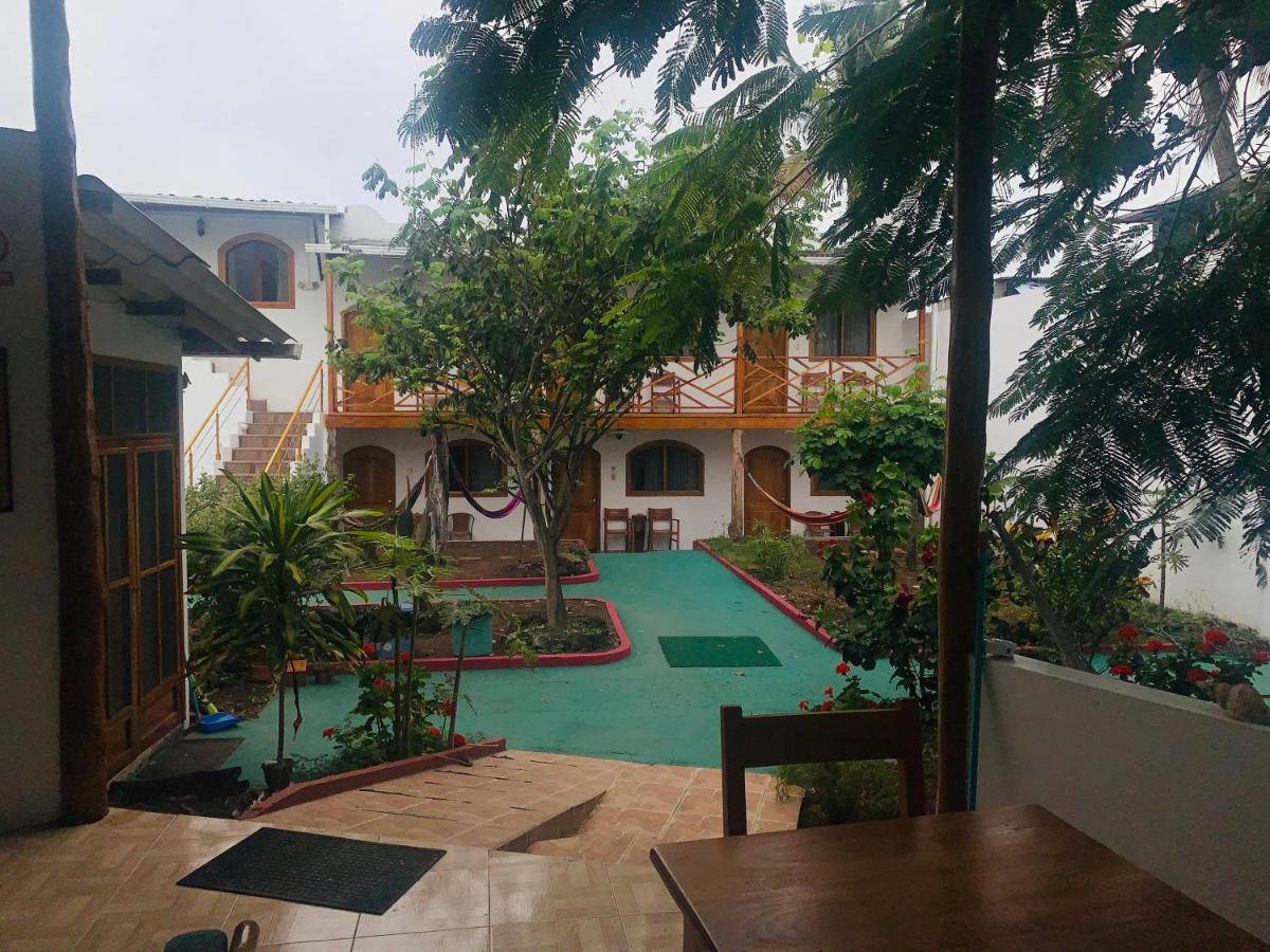 Hostal White House Galapagos Puerto Ayora  Eksteriør billede