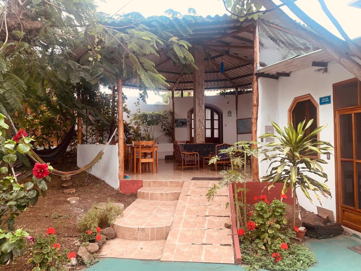 Hostal White House Galapagos Puerto Ayora  Eksteriør billede