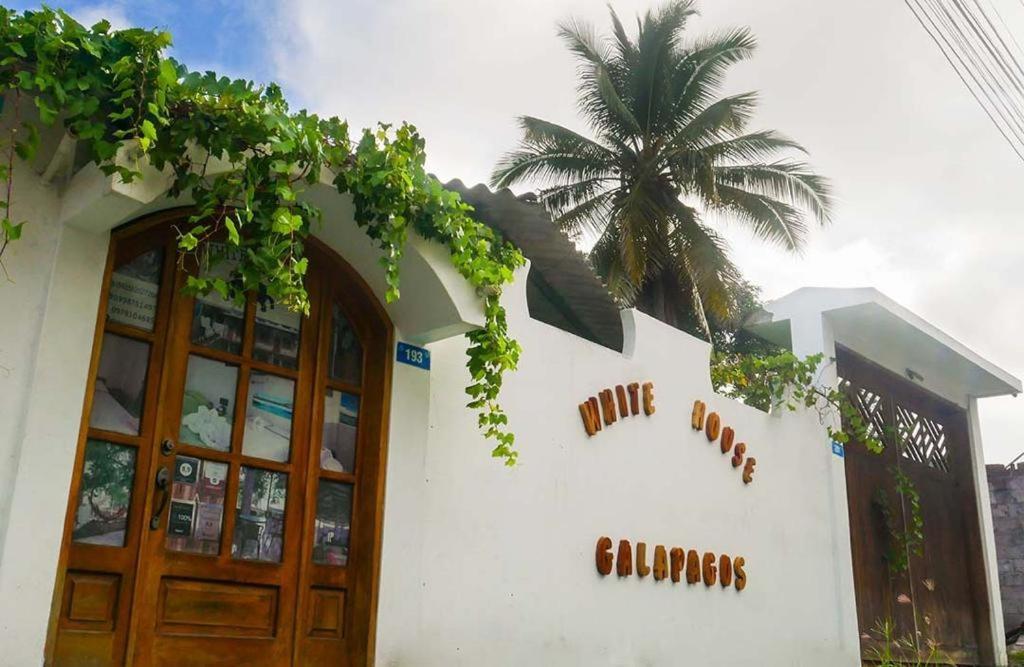 Hostal White House Galapagos Puerto Ayora  Eksteriør billede