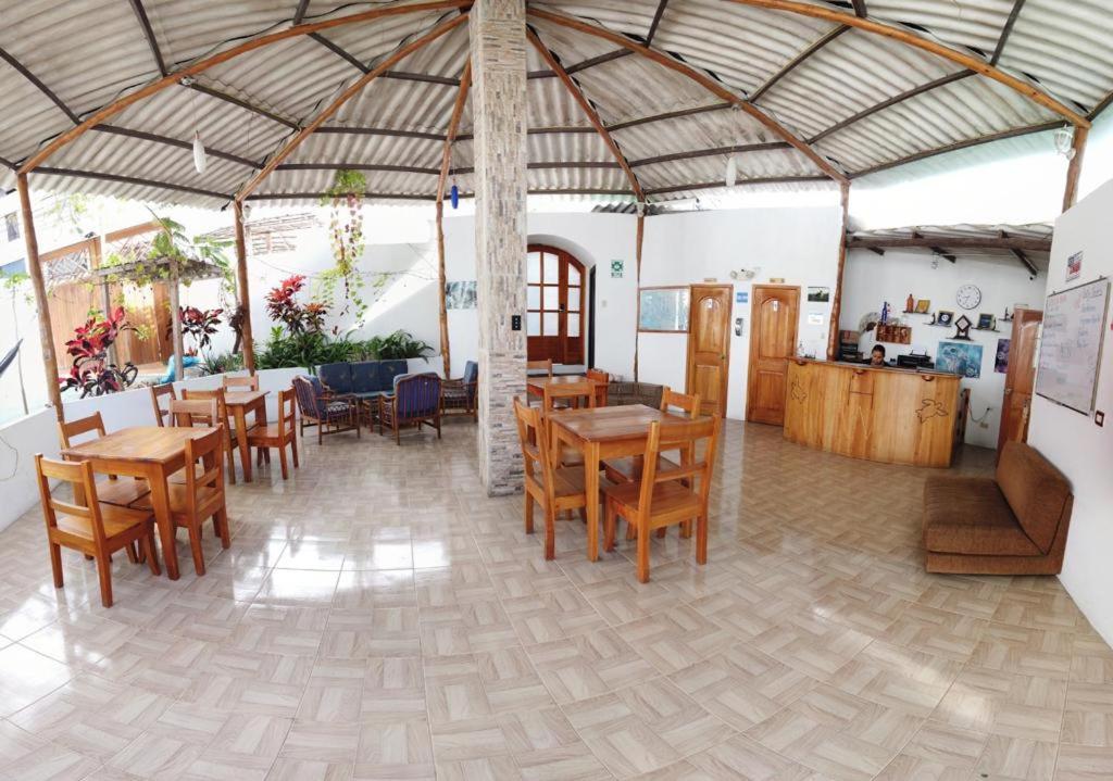 Hostal White House Galapagos Puerto Ayora  Eksteriør billede