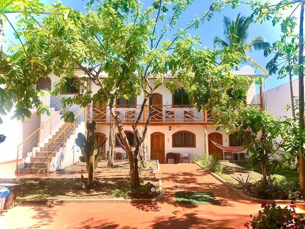 Hostal White House Galapagos Puerto Ayora  Eksteriør billede