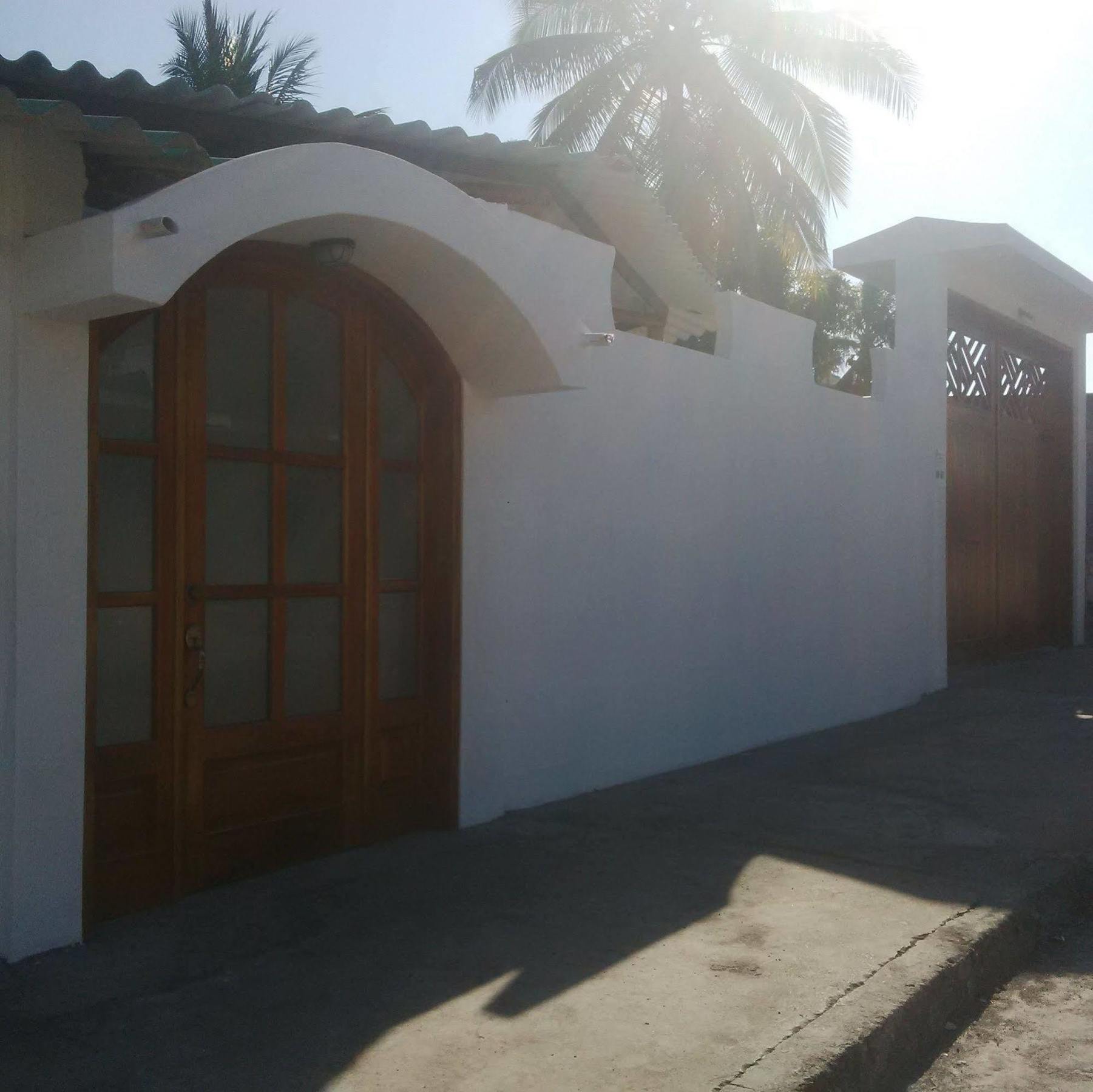Hostal White House Galapagos Puerto Ayora  Eksteriør billede