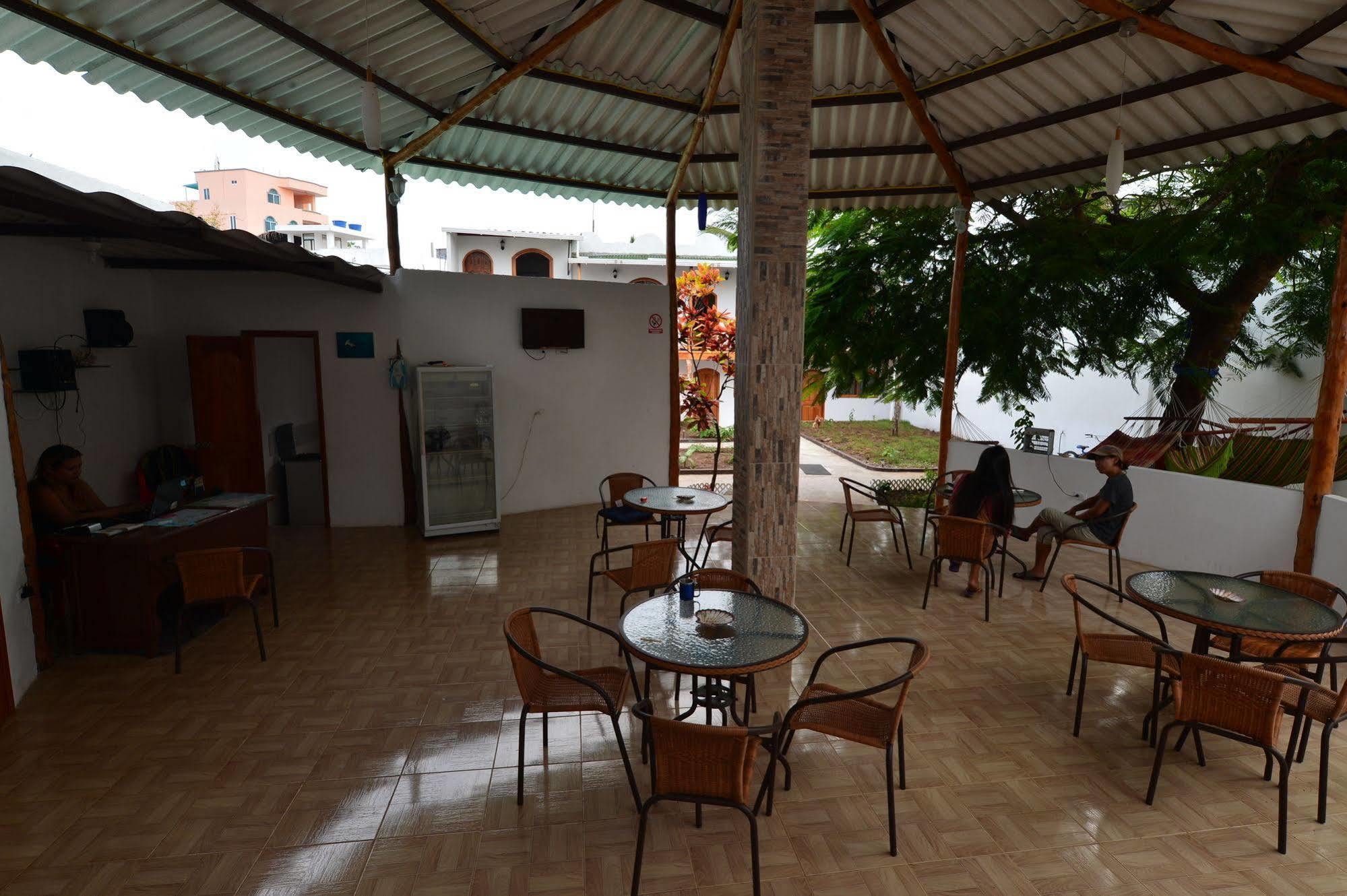 Hostal White House Galapagos Puerto Ayora  Eksteriør billede