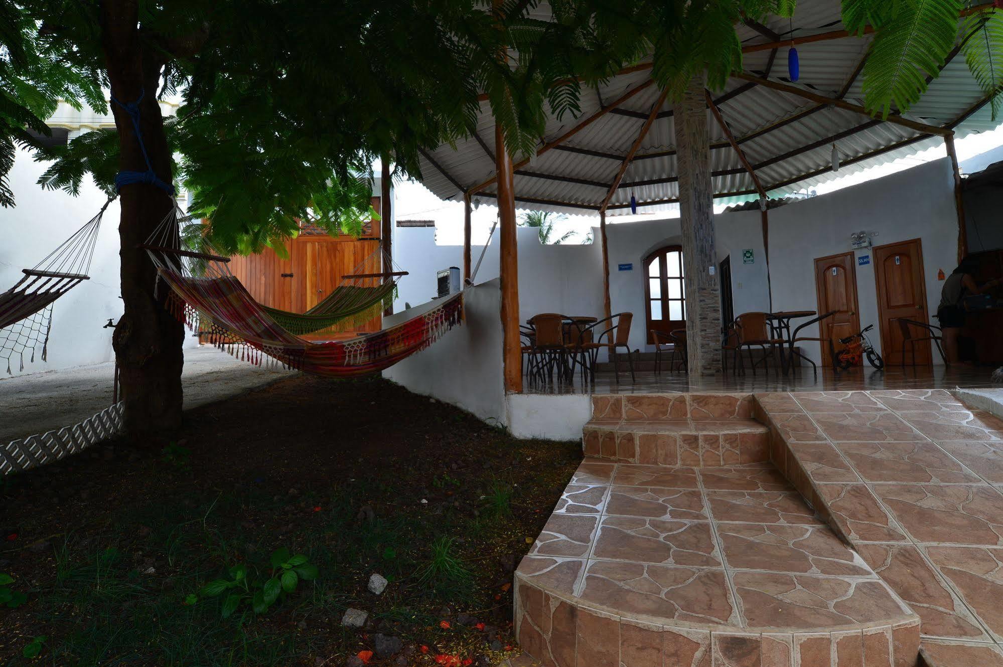 Hostal White House Galapagos Puerto Ayora  Eksteriør billede