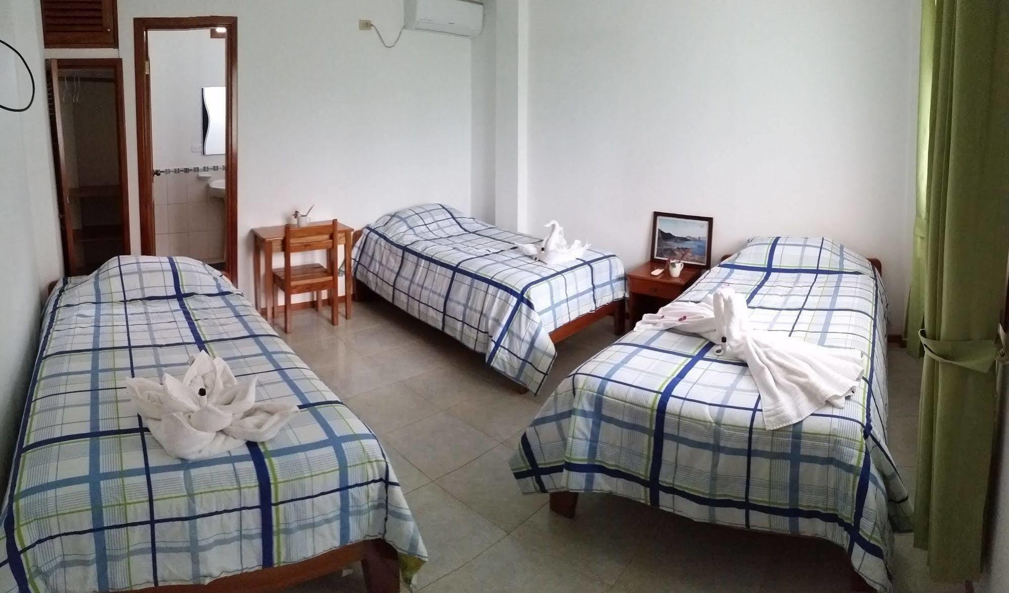 Hostal White House Galapagos Puerto Ayora  Eksteriør billede