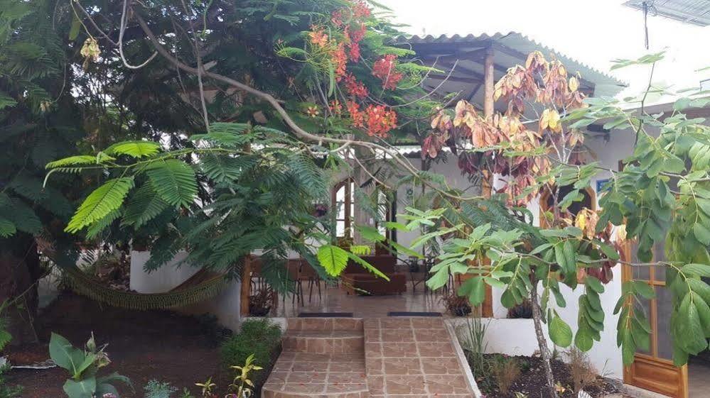 Hostal White House Galapagos Puerto Ayora  Eksteriør billede