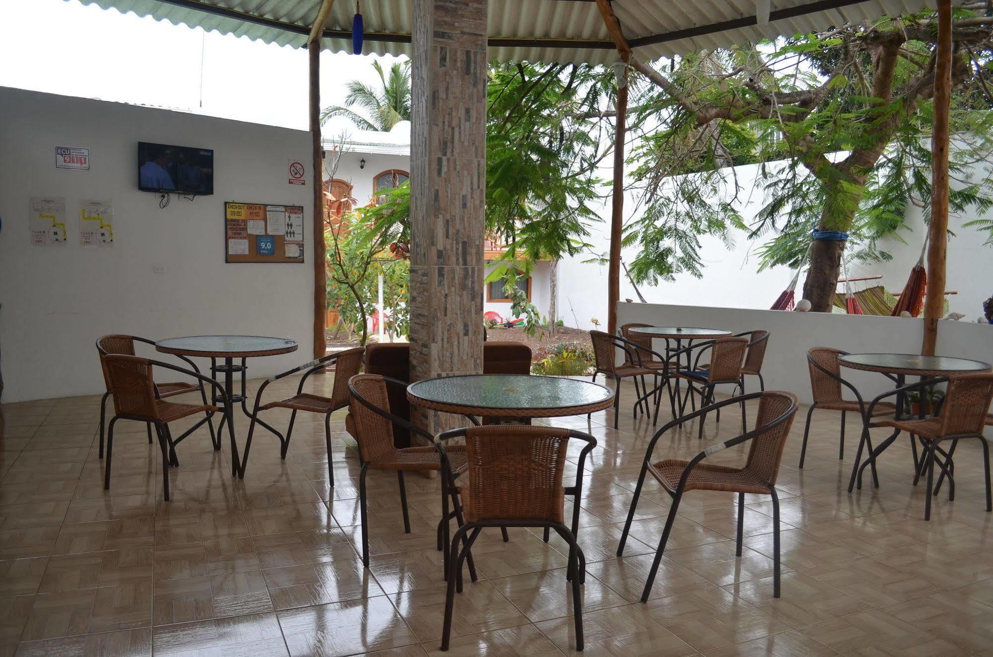 Hostal White House Galapagos Puerto Ayora  Eksteriør billede